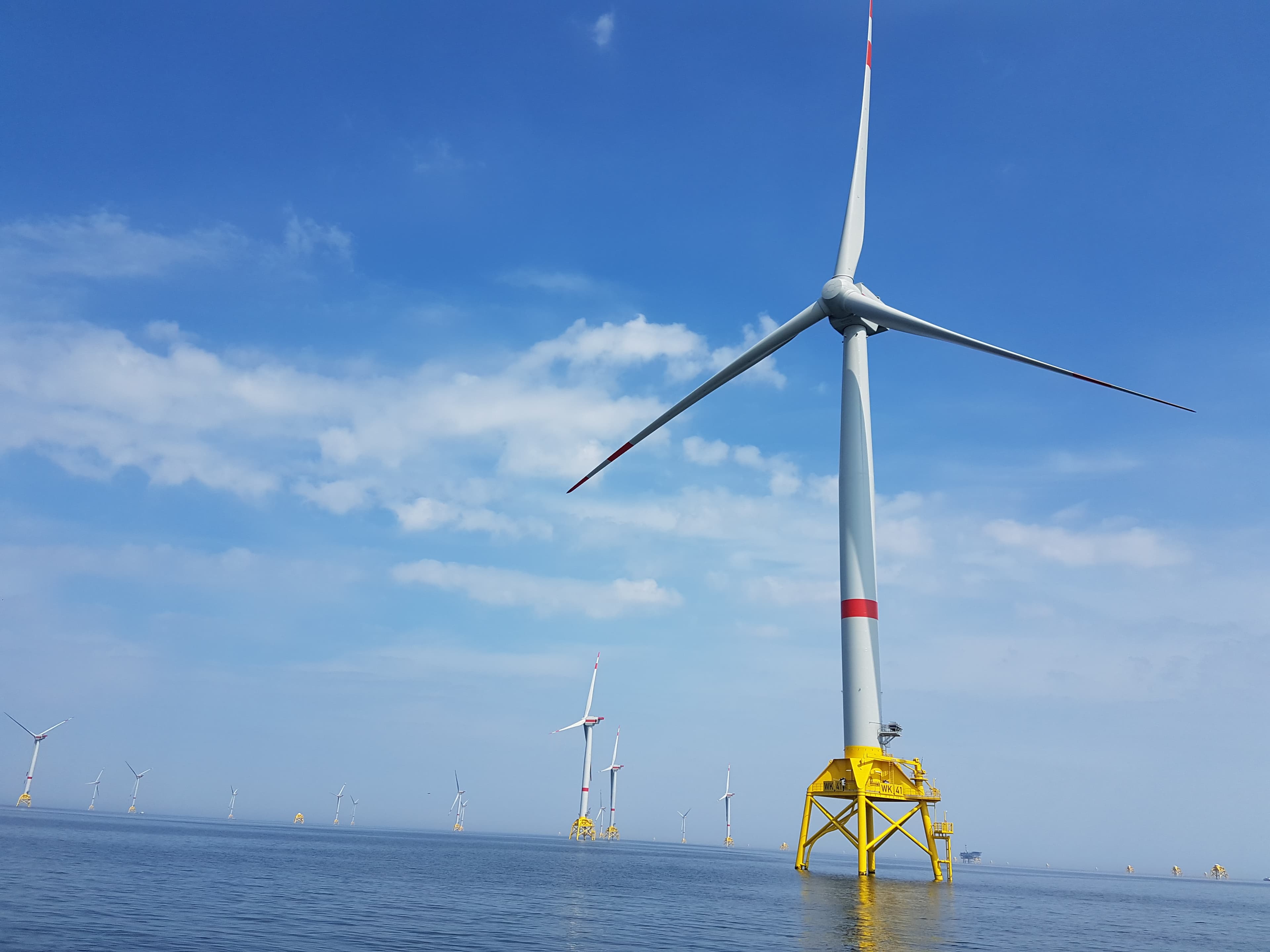 Wind turbine installation